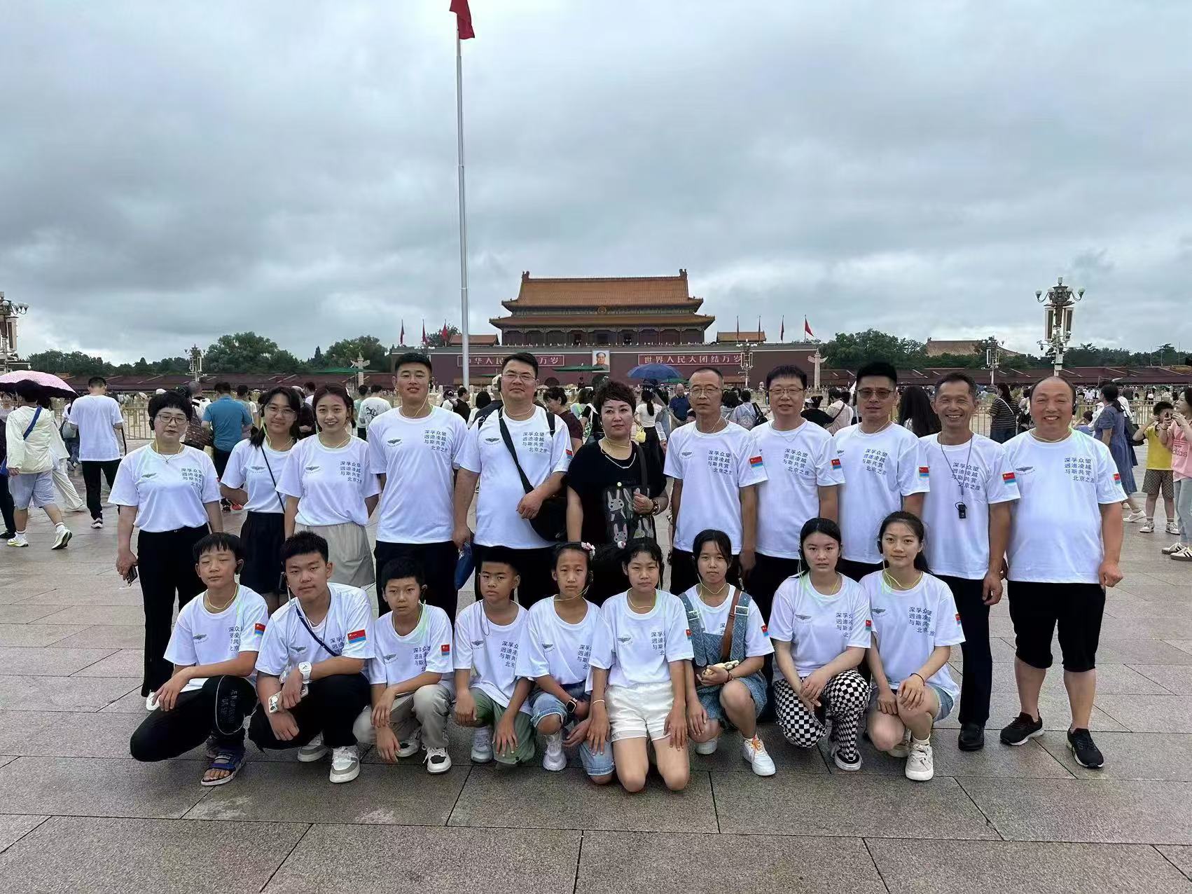 孚迪斯愛(ài)心幫扶小組組織開(kāi)展了“奉獻(xiàn)愛(ài)心、真情助學(xué)”游學(xué)活動(dòng)
